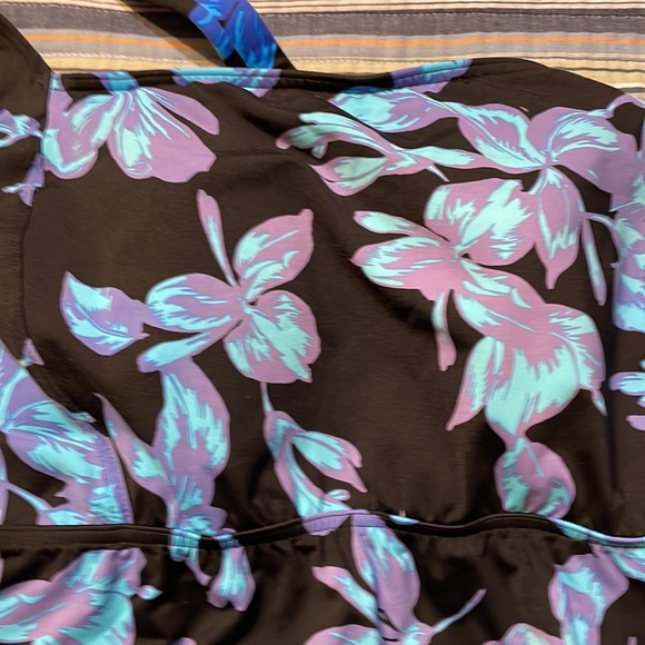 Lands End blue and black floral print swim top - Picture 3 of 6